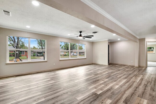 Building Photo - 1914 Monroe Dr