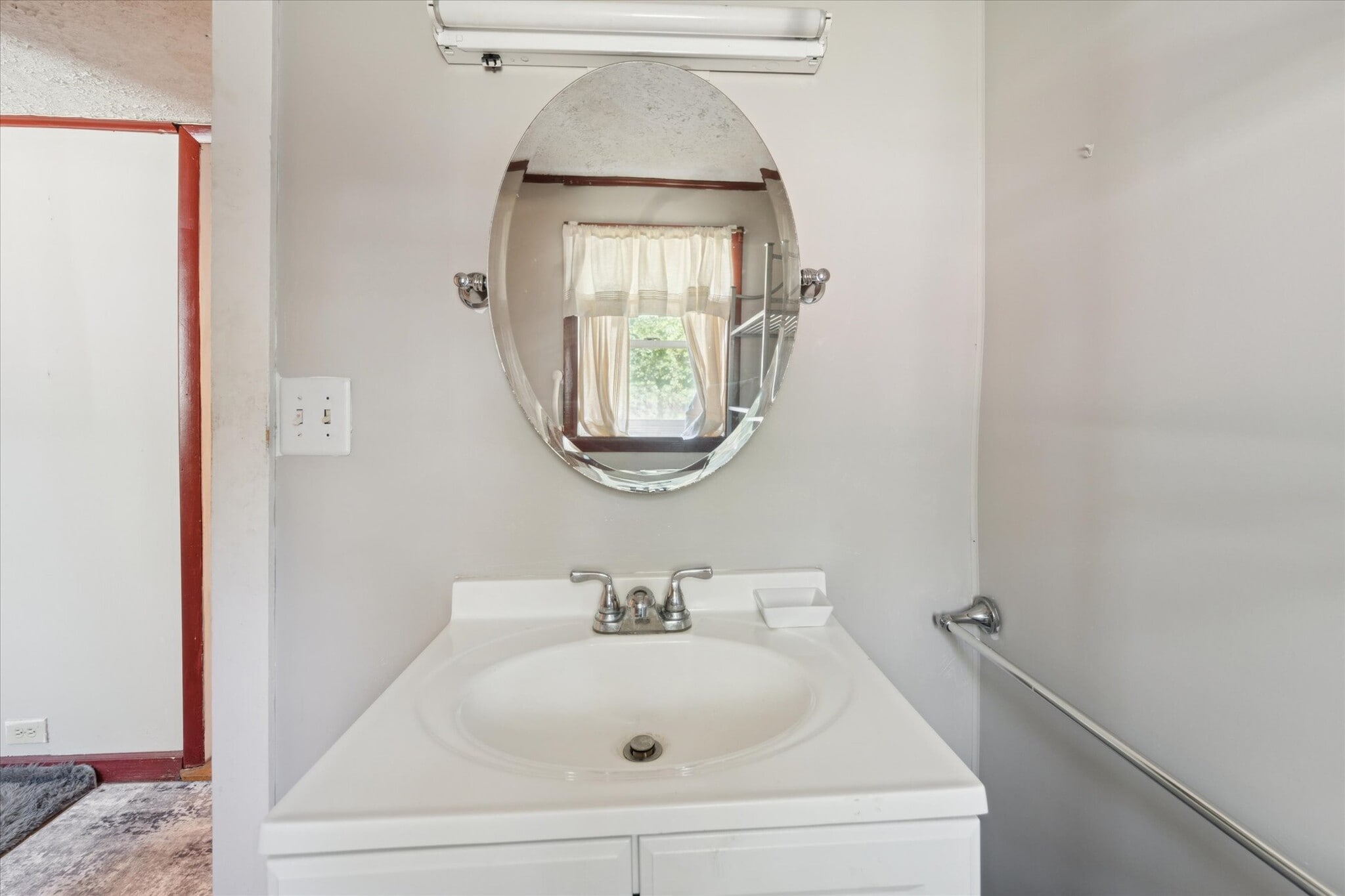 Building Photo - 742 E Park Ave