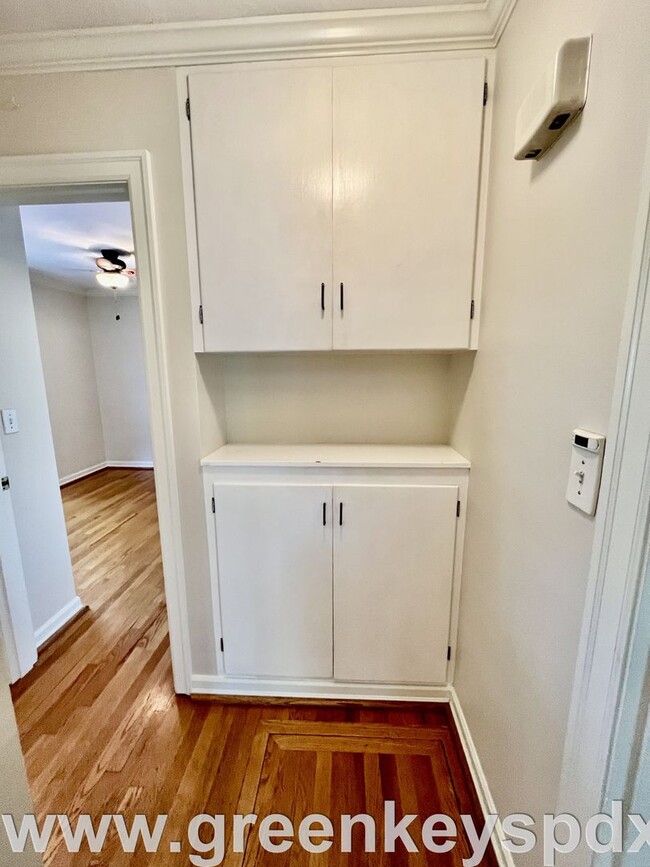 Building Photo - 2-Bedroom House in South Tabor with Fenced...