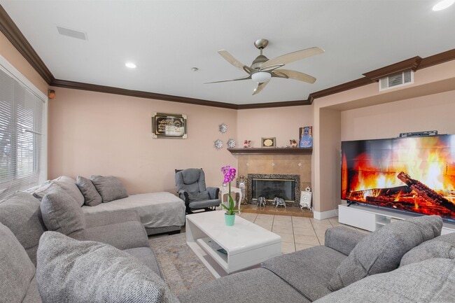 Building Photo - 10394 Valley Waters Dr