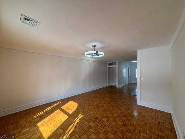 Building Photo - 24 Llewellyn Ave