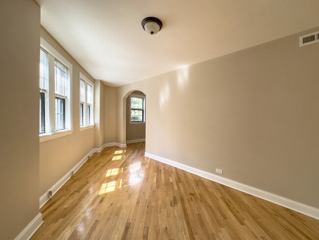 Building Photo - 899 Green Bay Rd