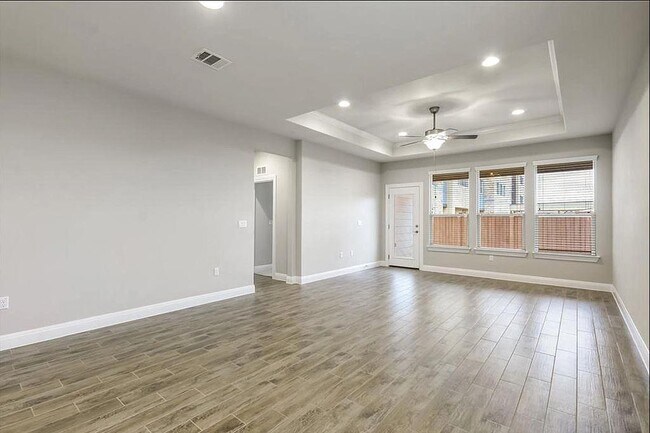 Building Photo - 9907 Quercia Dr