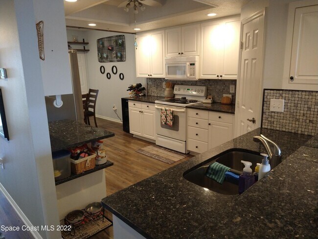 Building Photo - 603 Shorewood Dr