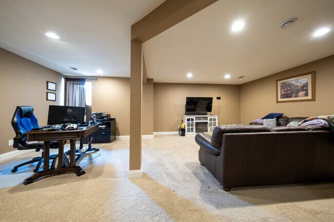 Building Photo - 15615 Dunberry Way