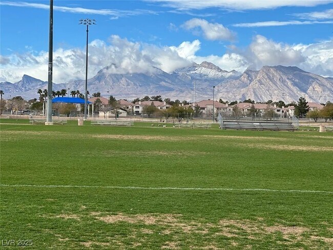 Building Photo - 2121 Sealion Dr