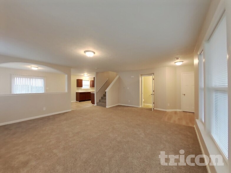 Building Photo - 3338 Deerbrook Dr