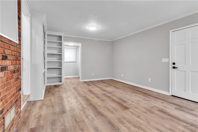 Building Photo - 4497 Glenforest Dr NE