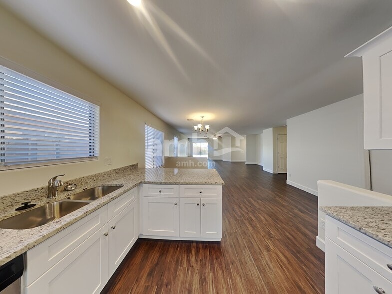 Building Photo - 12577 W Amelia Ave