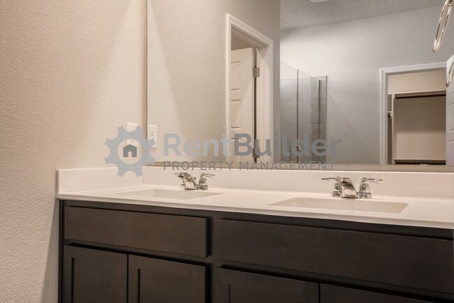 Building Photo - Lease Pending - Please apply at your own d...