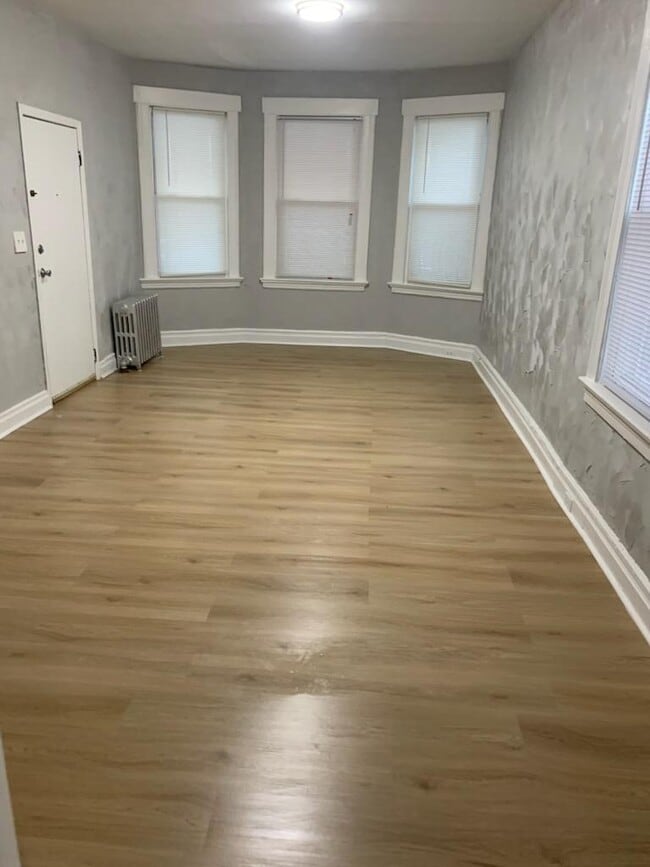 Building Photo - 9 Davis Ave