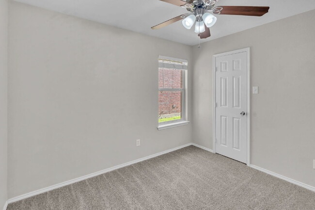Building Photo - 11829 Gold Creek Dr E