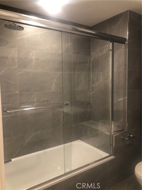 Building Photo - 400 S Broadway