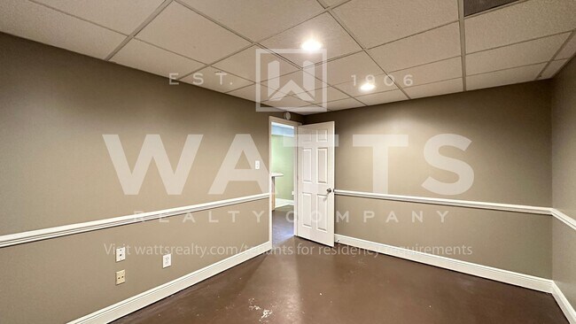 Building Photo - 4 Bedroom, 4.5 Bath Home in Heart of Hoover