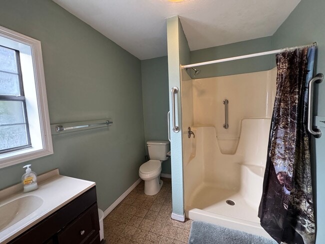 Building Photo - Spacious (Almost 3,000 sq ft) 6 Bedroom, 3 Bath Furnished Home – Live Oak, FL