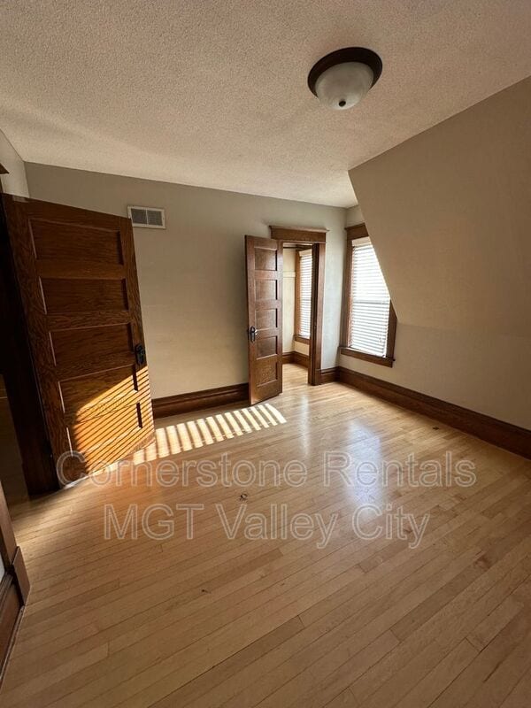 Building Photo - 141 6th St NW