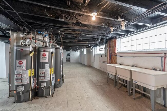 Building Photo - 3306 E Overlook Rd