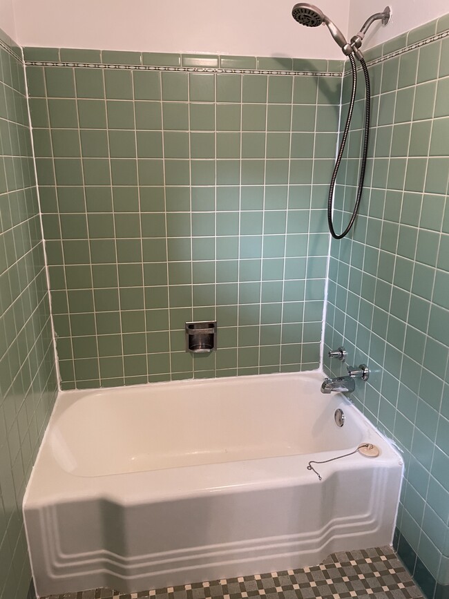 Large cast iron soaking tub with original tile surround - 2000 Central Ave