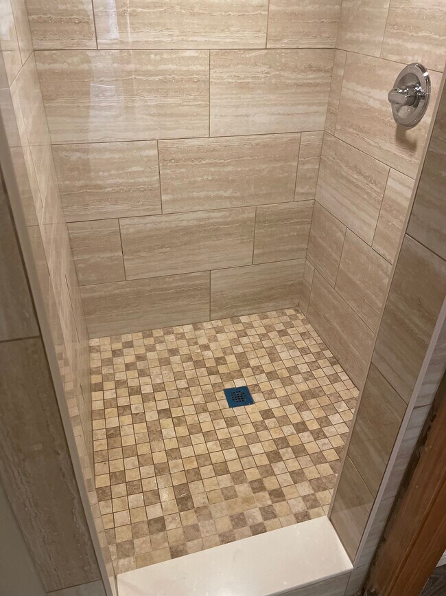 Building Photo - 6000 SE 86th St