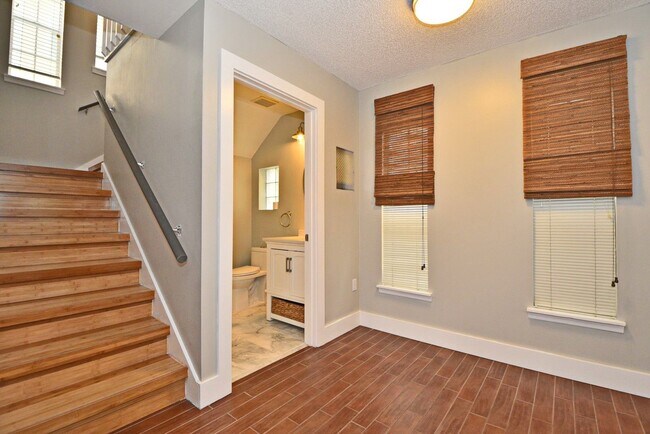 Building Photo - Colonialtown North 3BR – Prime Mills 50 Location