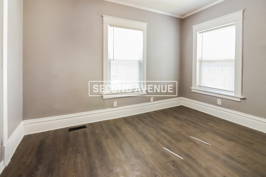 Building Photo - 144 N White Ave