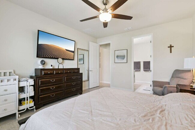 Building Photo - Discover Comfort and Space in this 4-Bed, 2-Bath Orlando Gem!