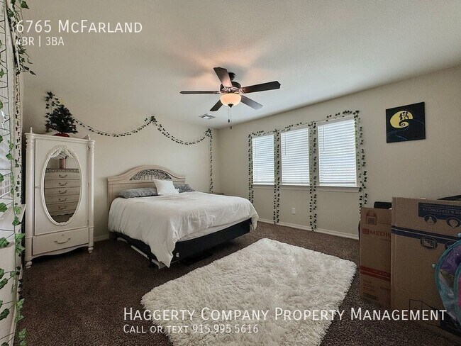 Building Photo - West El Paso 4 bed Refrig A/C with 3 car g...