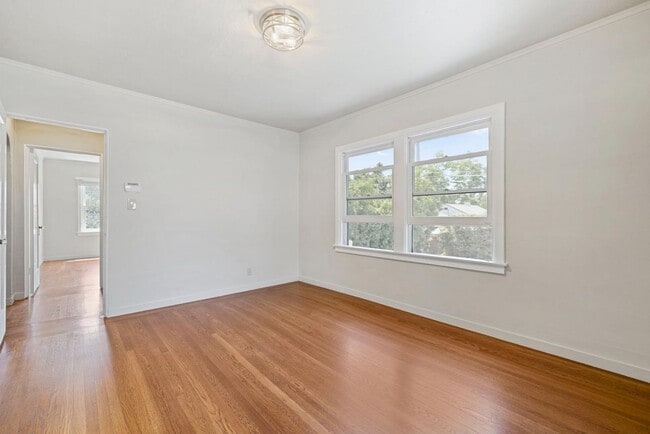Building Photo - (POOL!) 3 bed/2 bath - 1935 Spanish Coloni...