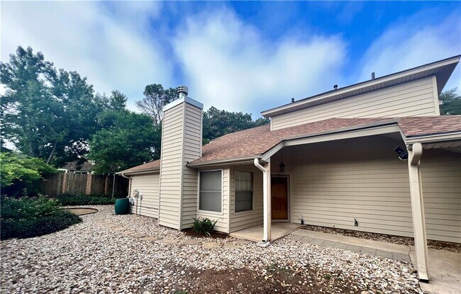 Building Photo - 5305 Summer Cir