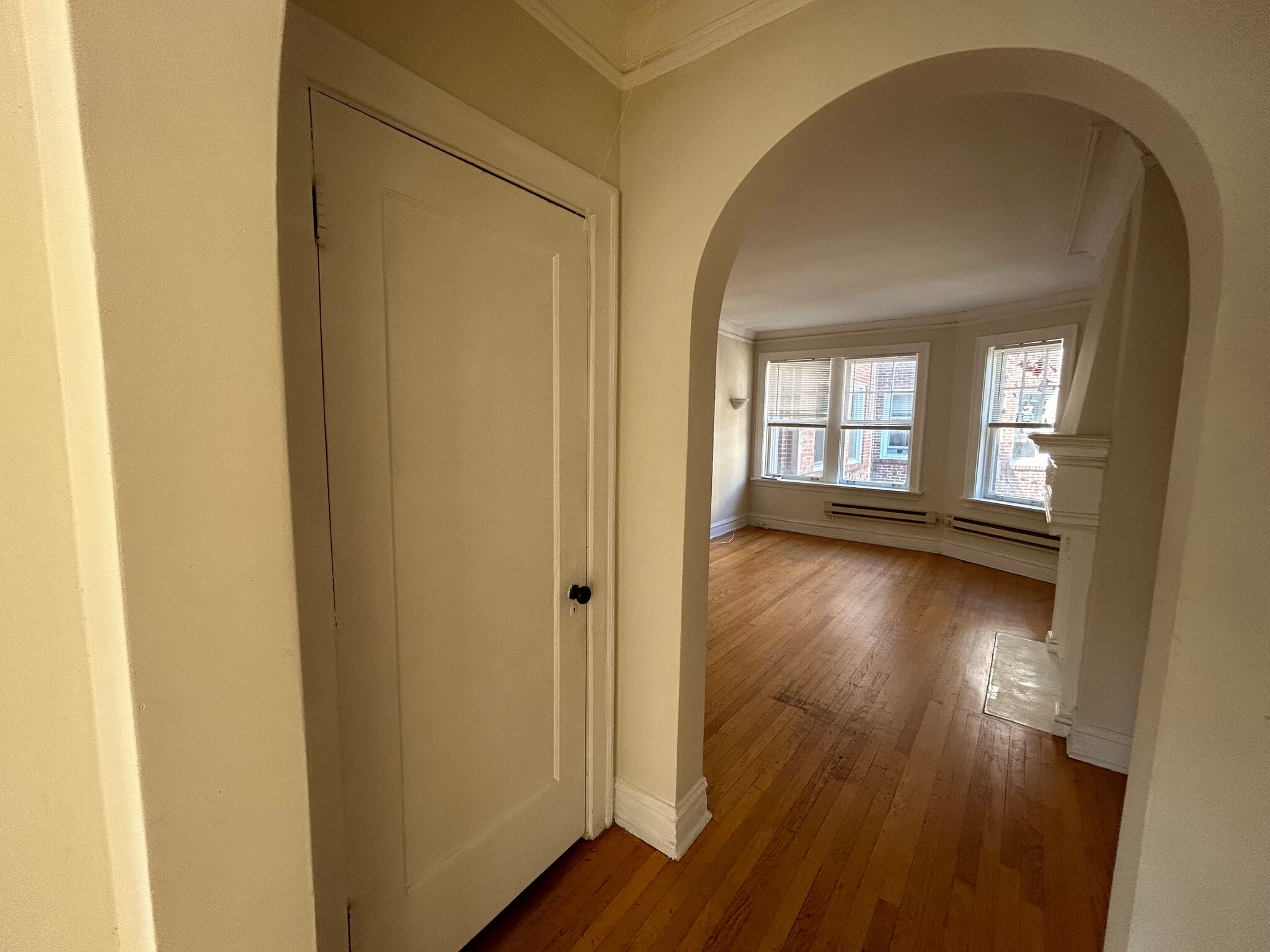 Building Photo - 910 Green Bay Rd