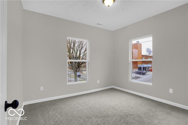 Building Photo - 942 Jefferson Ave