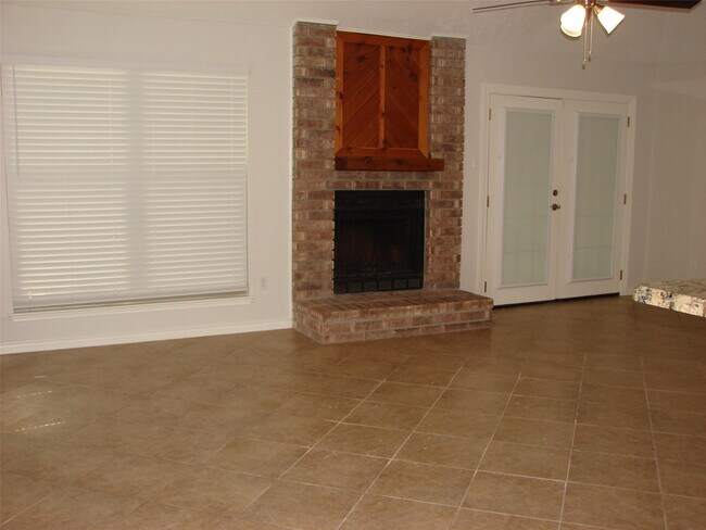 Building Photo - 7010 Buchanan Dr