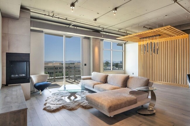 Building Photo - 2211 E Camelback Rd