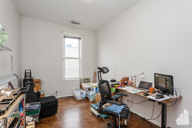 Building Photo - 2209 W Race Ave