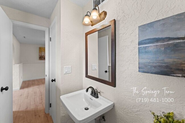 Building Photo - 1730 Hathaway Dr