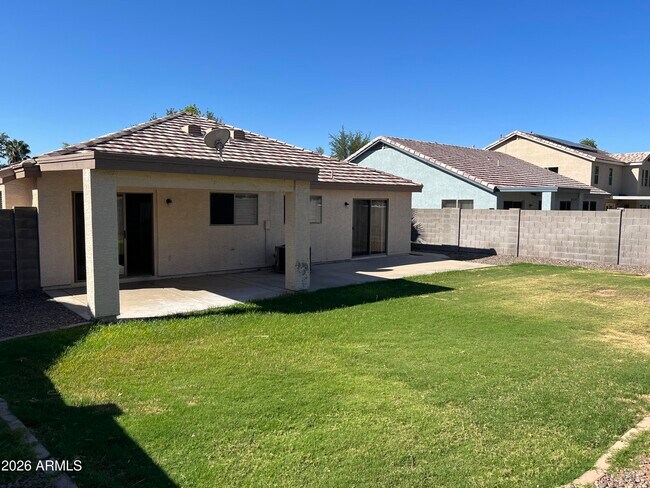 Building Photo - 434 W Fabens Ln