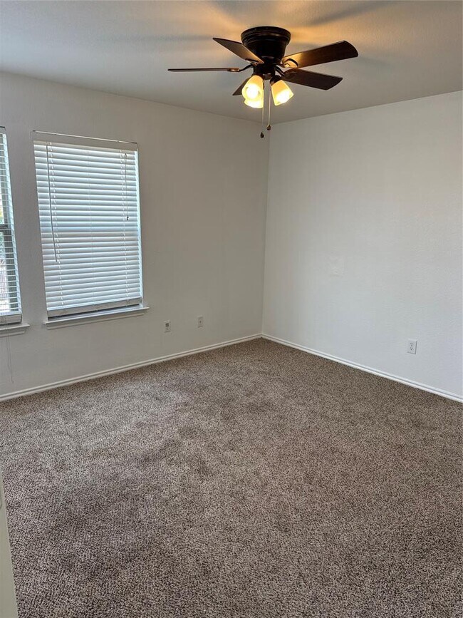 Building Photo - 2114 Cottontail Dr