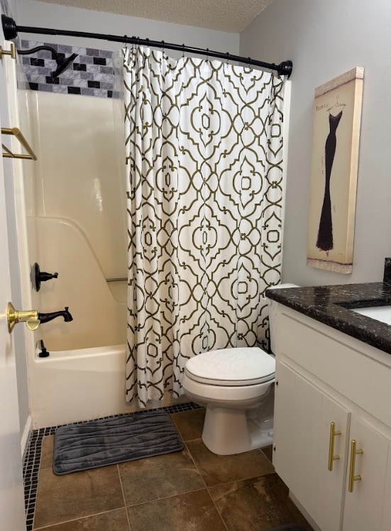 Hallway full bathroom - 4700 Cornwall Pl