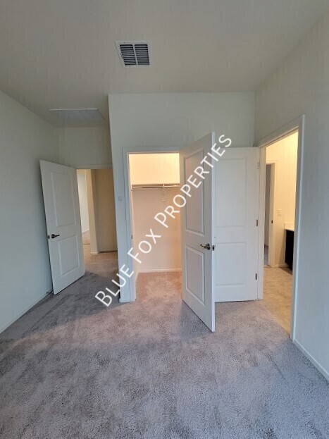 Building Photo - 5525 W Lazy Farm Dr