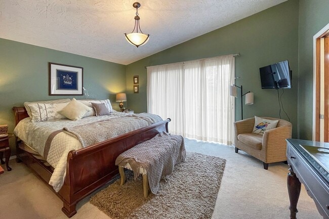 Building Photo - Fully Furnished Home