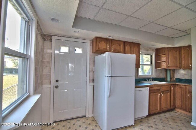 Building Photo - 261 Dana St