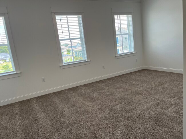 Building Photo - 204 Arcadian Wy