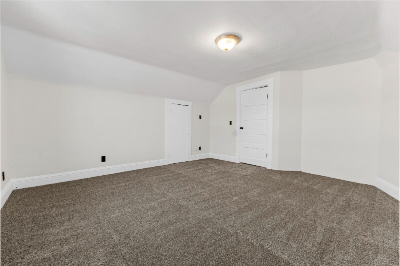 Building Photo - 126 E Zupan St