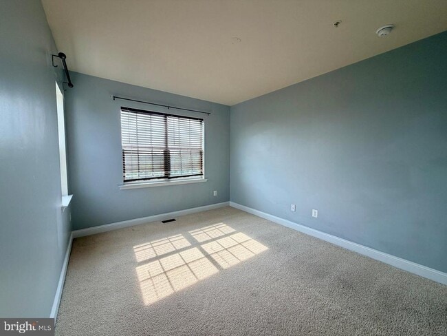 Building Photo - 5915 Logans Way