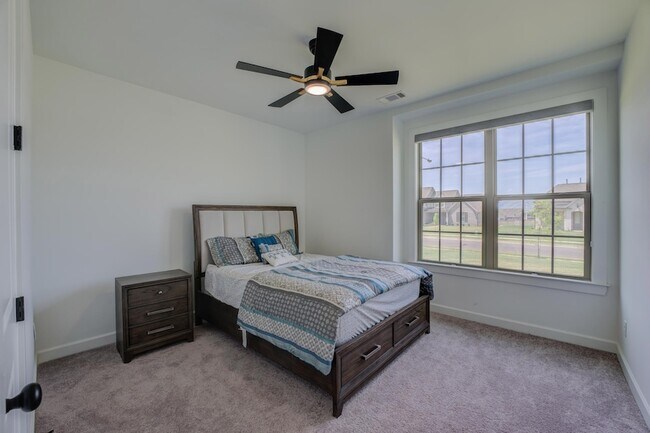 Building Photo - 6421 Wrenley Cv