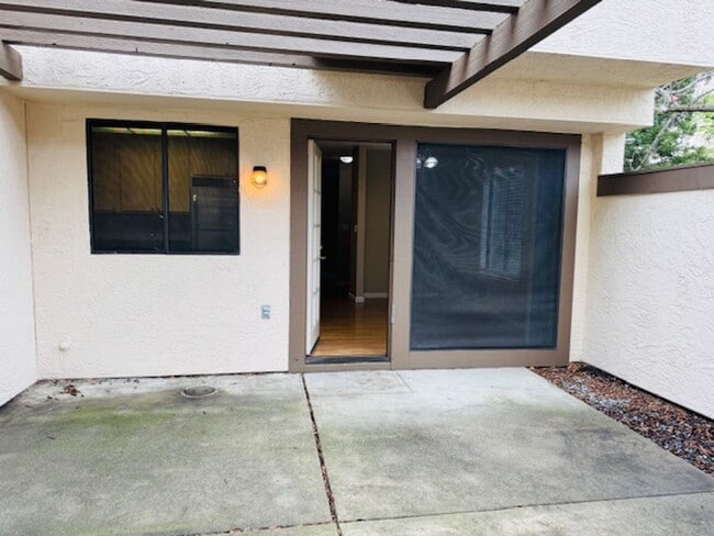 Building Photo - Wonderful 3 bedroom townhome in Main Chance Estates