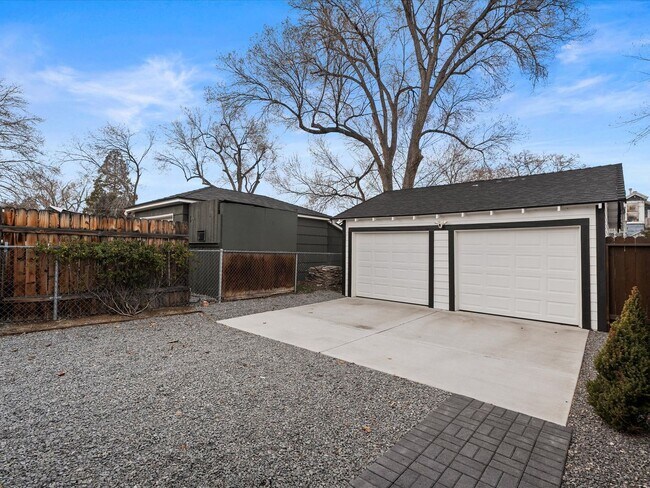 Building Photo - Remodeled Midtown Bungalow