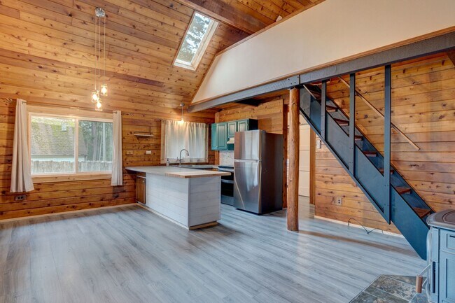 Building Photo - 502 W Ocean View Dr