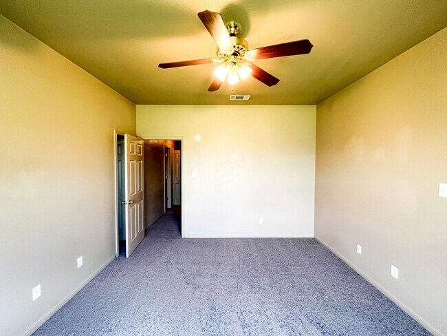 Building Photo - 1303 Nicholas Cir