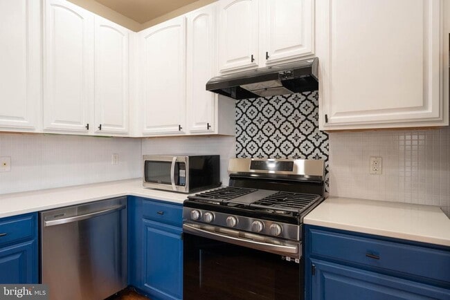 Building Photo - 3351 Beechcliff Dr